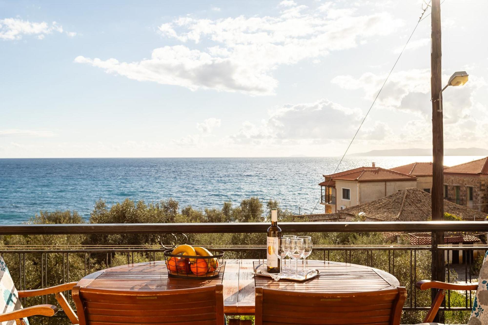 Sunset Serenity - Kardamili Seaside Getaway Exterior foto